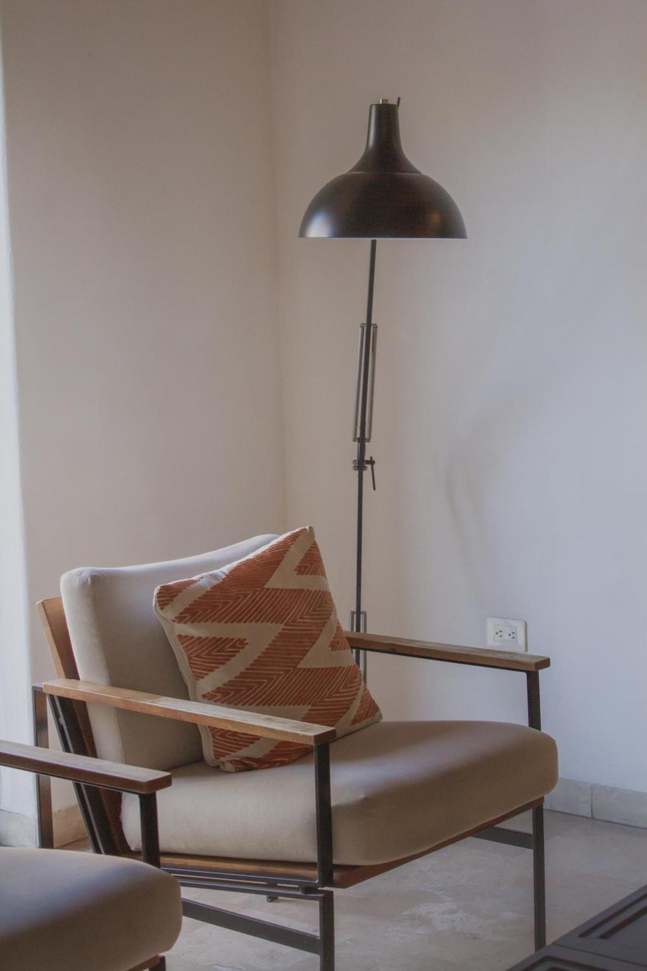 Hotel Catedral La Paz Dış mekan fotoğraf A floor lamp