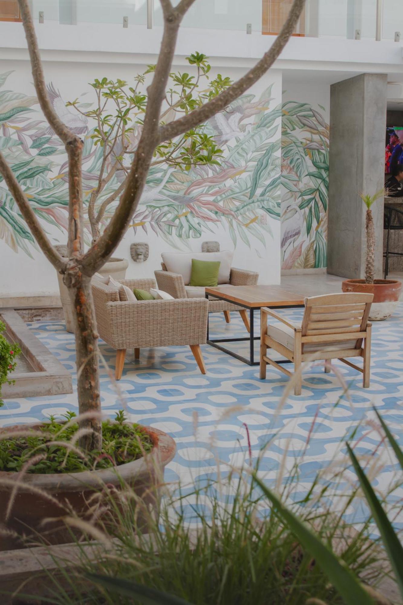 Hotel Catedral La Paz Dış mekan fotoğraf A patio in a home