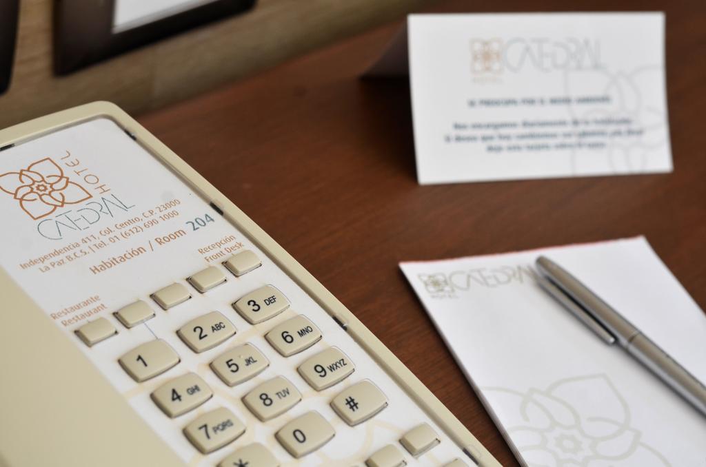 Hotel Catedral La Paz Dış mekan fotoğraf A telephone with a business card