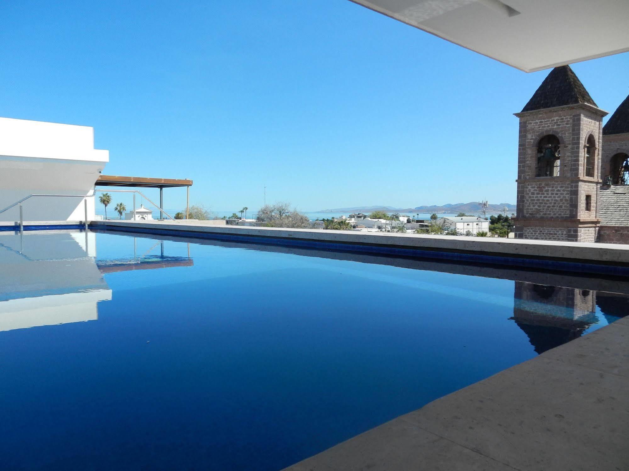 Hotel Catedral La Paz Dış mekan fotoğraf View of the swimming pool