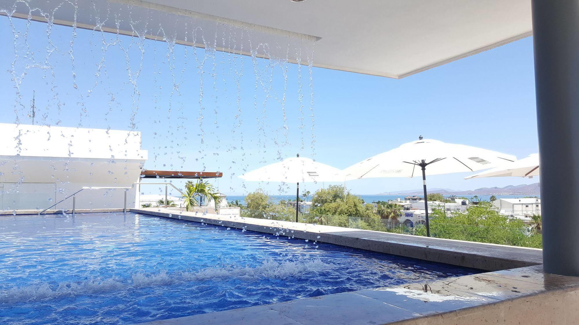 Hotel Catedral La Paz Dış mekan fotoğraf Rooftop pool at the Hotel