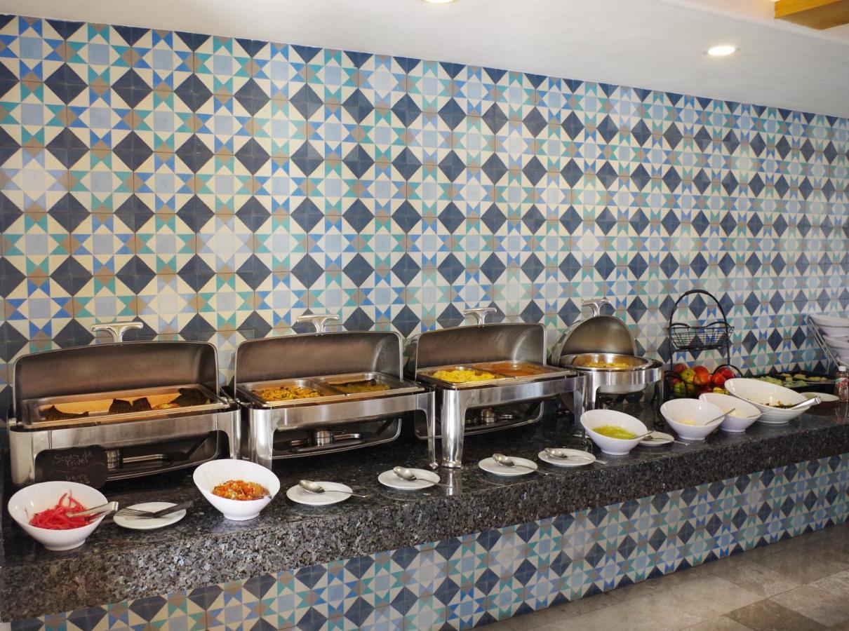 Hotel Catedral La Paz Dış mekan fotoğraf A buffet at a hotel